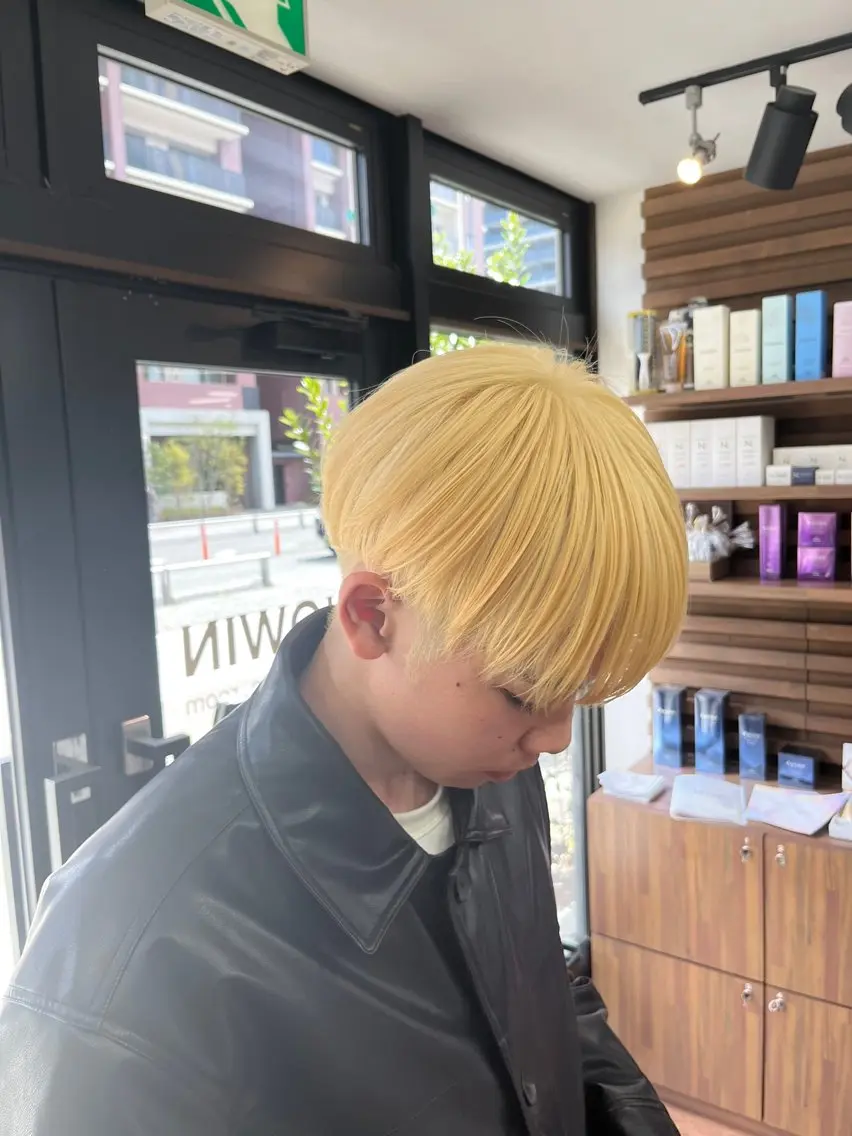 カラー メンズ メンズブリーチ ブリーチ カット ヘアカラー 有田裕真 【ブリーチカラー】のヘアスタイル