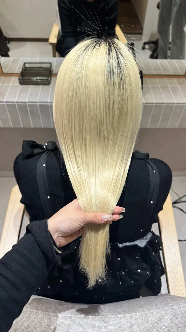 セミロング ヘアカラー い な み ま なのヘアスタイル
