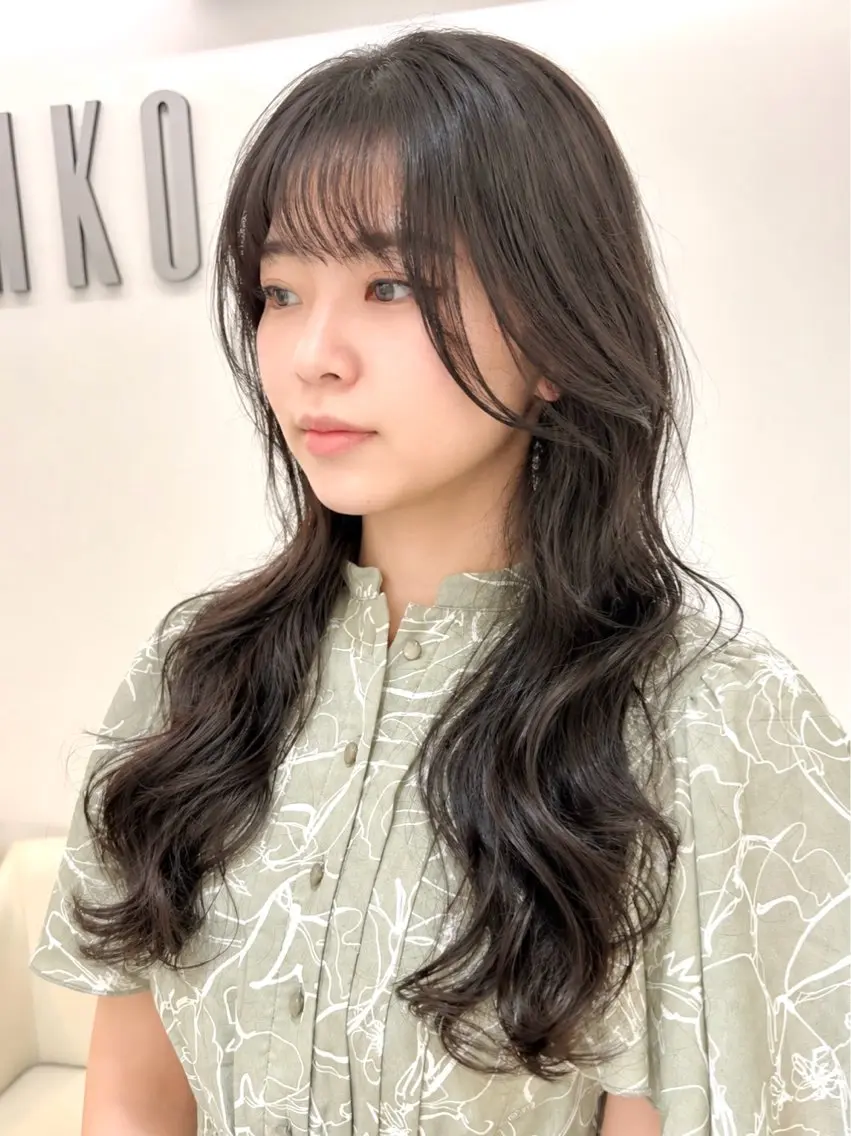 ロング パーマ 韓国風ヘア トリートメント デジタルパーマ カット パーマ トリートメント コテ巻き風パーマ 藤澤　知彌のヘアスタイル