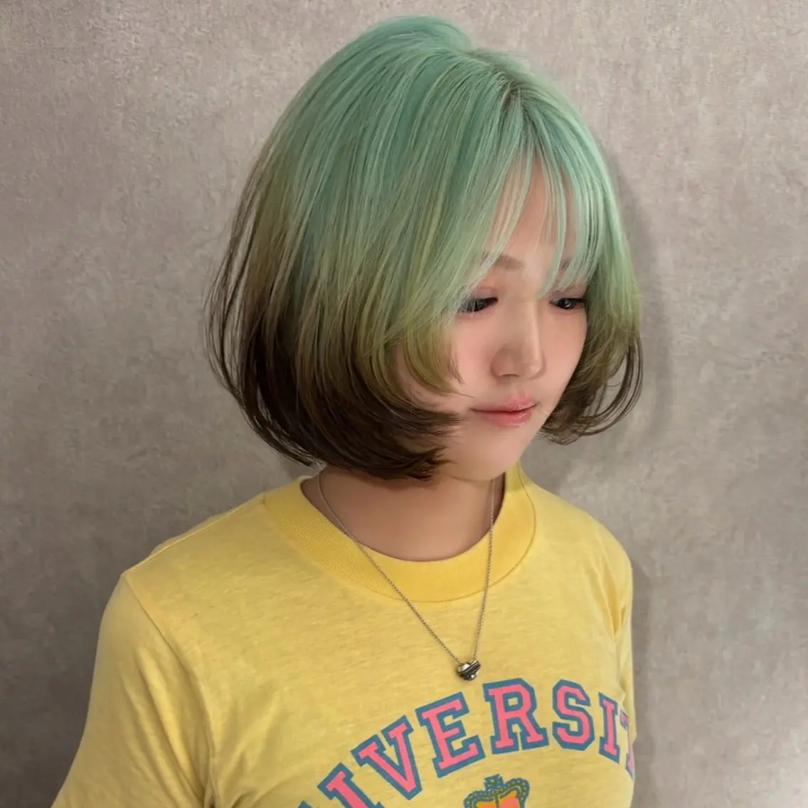 ショート ヘアカラー YUI/ ハイトーン デザインカラーのヘアスタイル