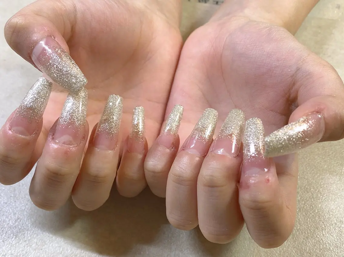 ネイル キラキラネイル ラメ(グリッター) ラメグラデーション スカルプネイル シルバー Nail R 🌸Nonのネイルデザイン