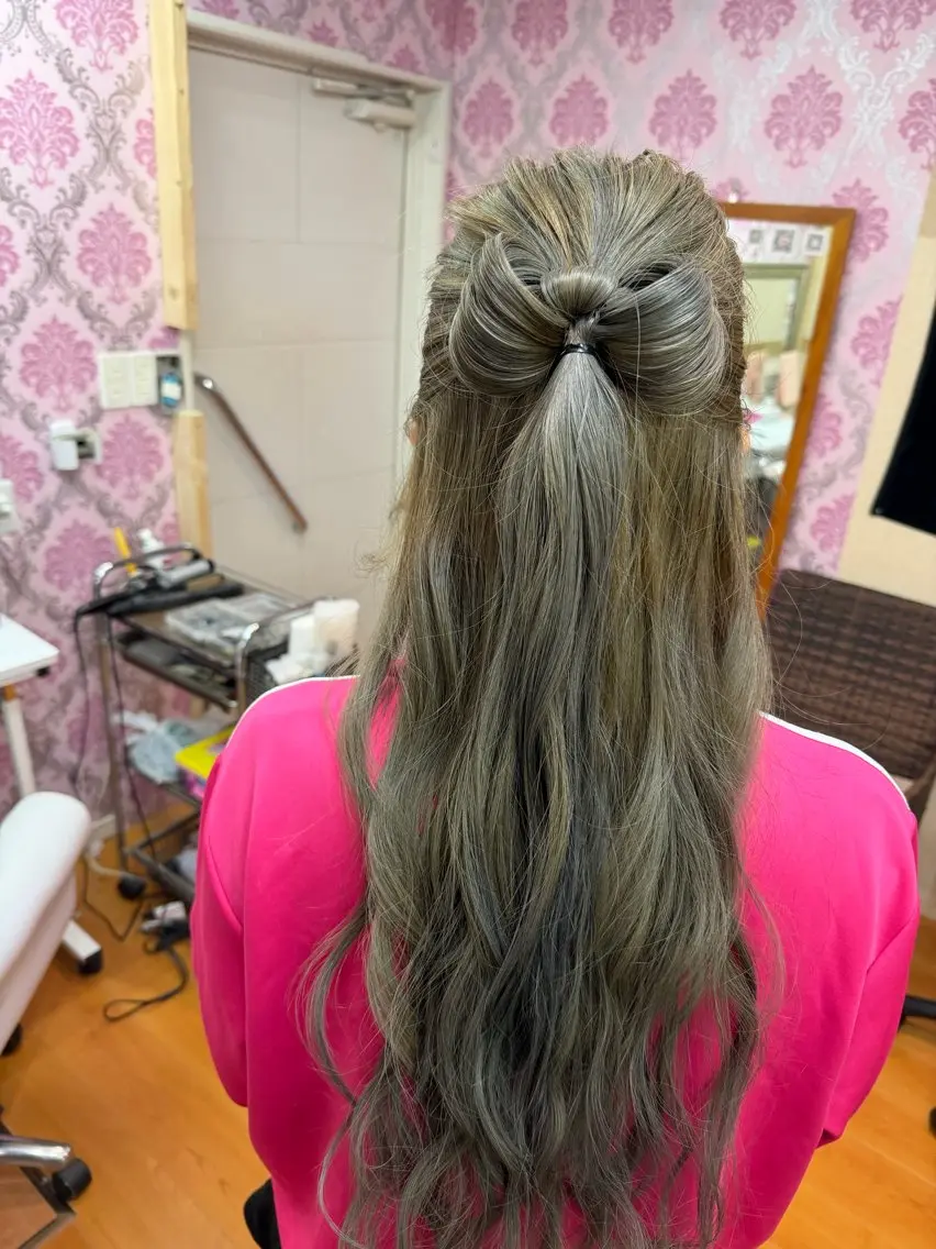 ロング 川本 葵のヘアスタイル