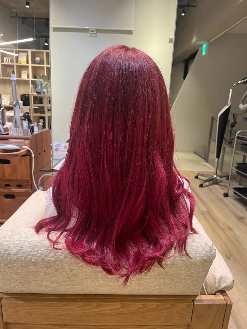 ロング カラー レッドカラー アベ カノンのヘアスタイル