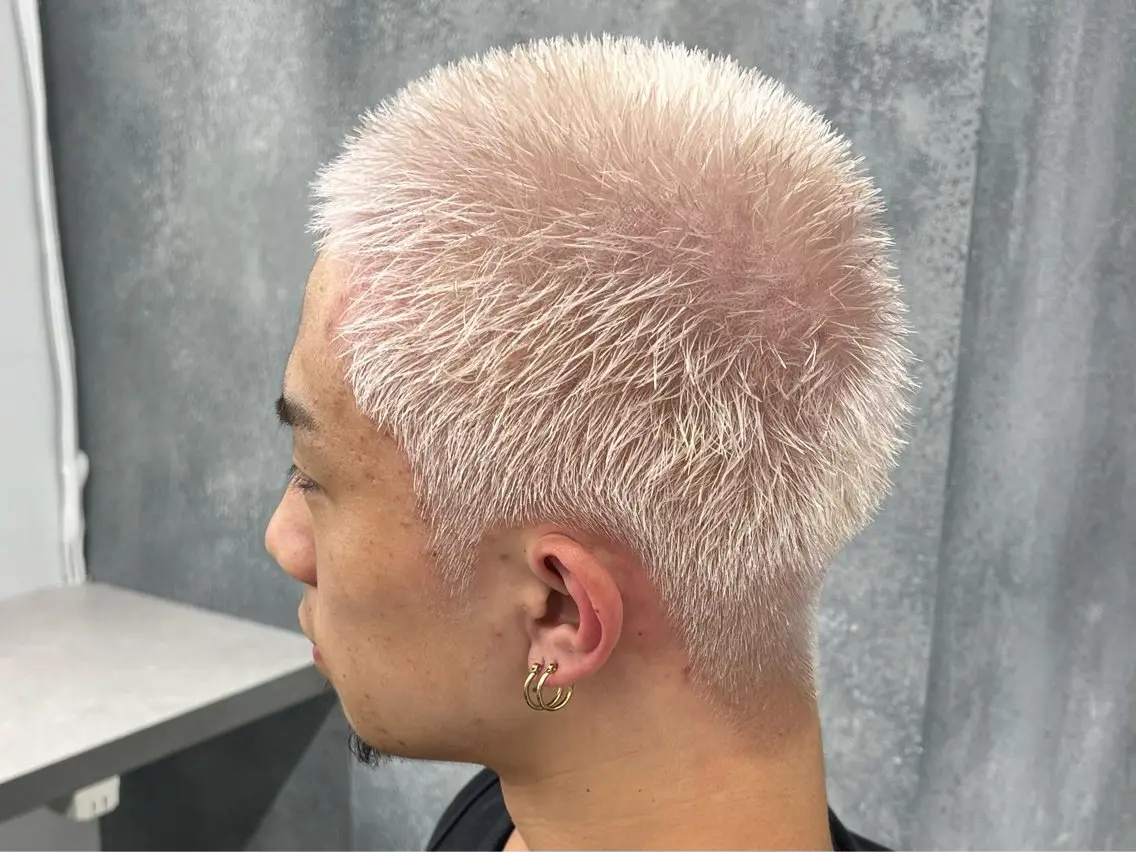 ショート カラー メンズ メンズハイトーン メンズベリーショート ベリーショート ブロンド ハイトーンカラー ヘアカラー 👑短髪ハイトーン/ 新宿/ユウマ👑のヘアスタイル