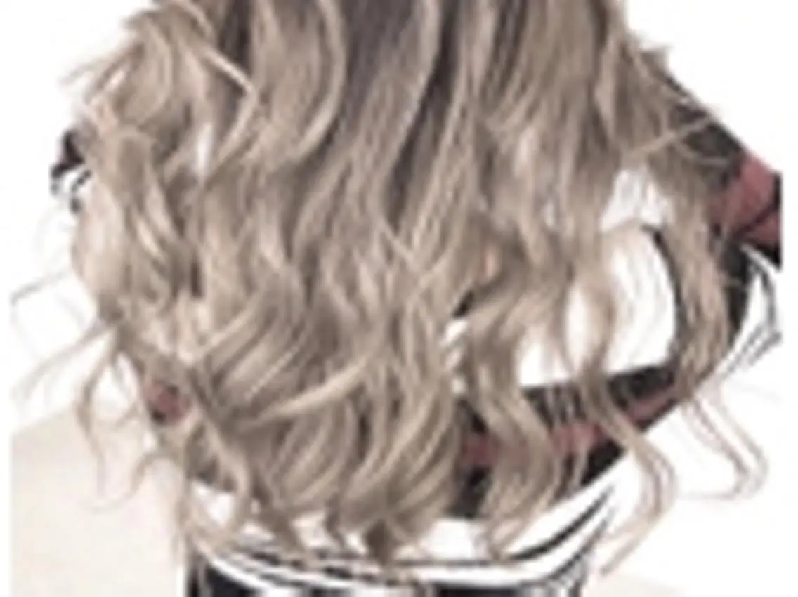 ロング naomi (夜間営業受付中★)のヘアスタイル