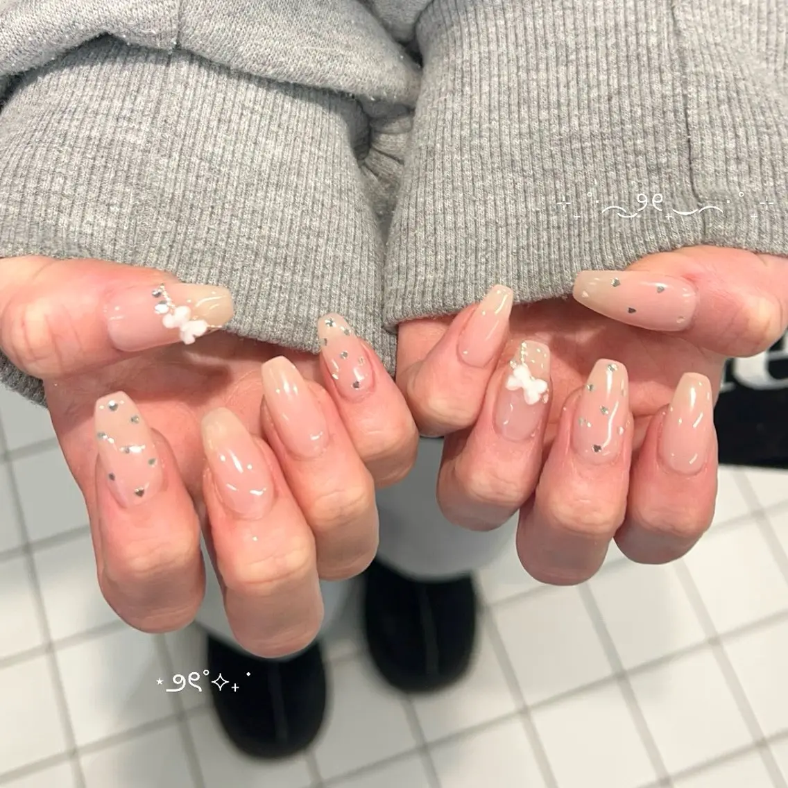 ネイル ドット キラキラネイル リボン バレンタイン 冬ネイル ハンドネイル 横浜Nailist 𝜗𝜚春菜のネイルデザイン