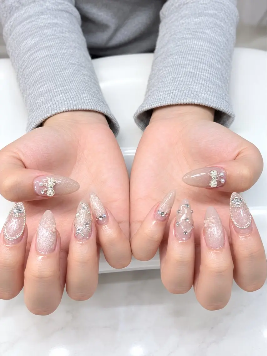 ネイル キラキラネイル ラメ(グリッター) ピンク ピンクベージュ ストーンネイル ハンドネイル Kii nailのネイルデザイン