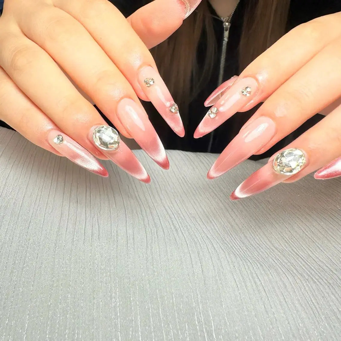 ネイル オーロラネイル 長さ出し フラッシュネイル フットネイル フレンチネイル ハンドネイル KITTY nailsのネイルデザイン