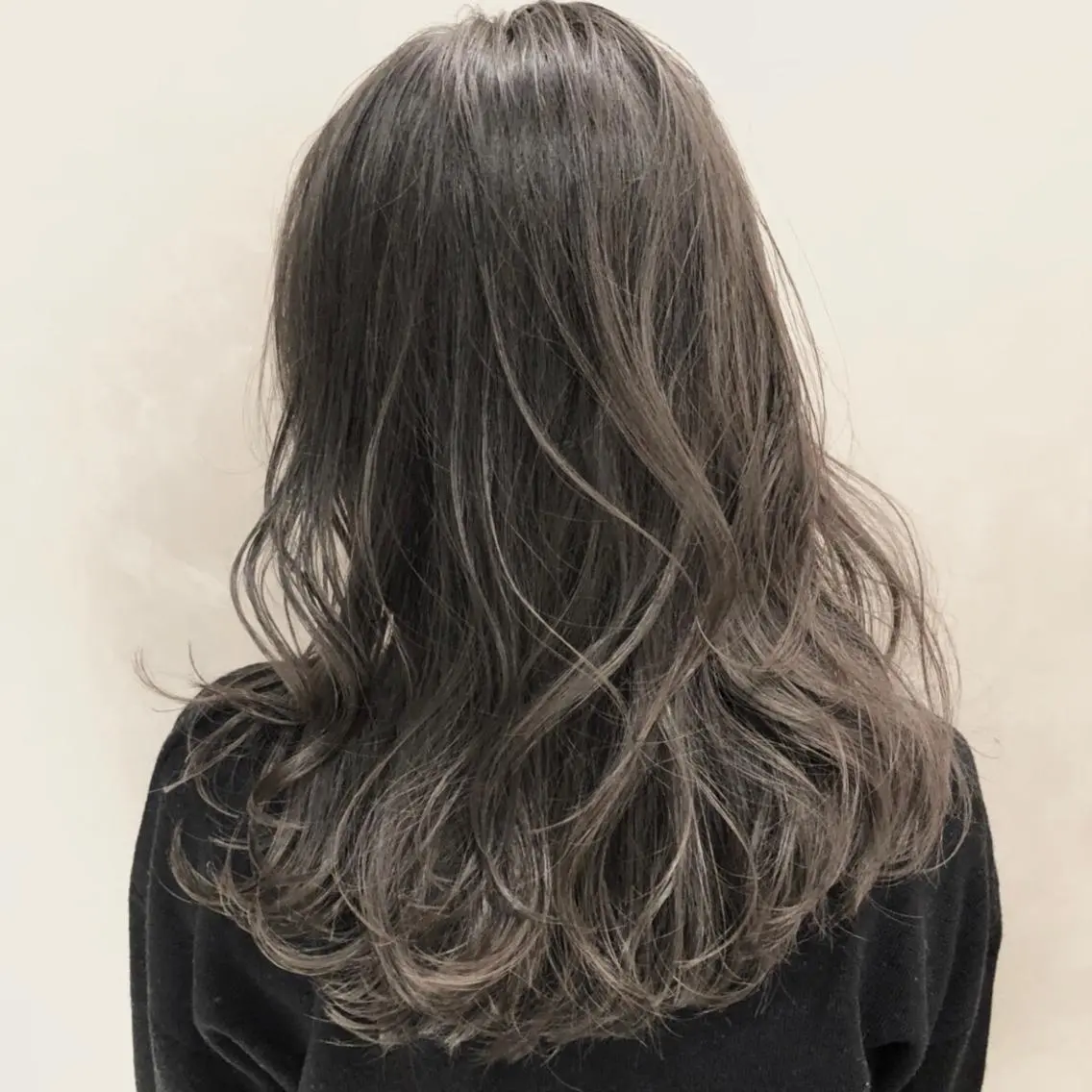 セミロング カラー パーマ ヘアアレンジ アッシュ アッシュグレー 酸性縮毛矯正のプロ 杉山玲介のヘアスタイル