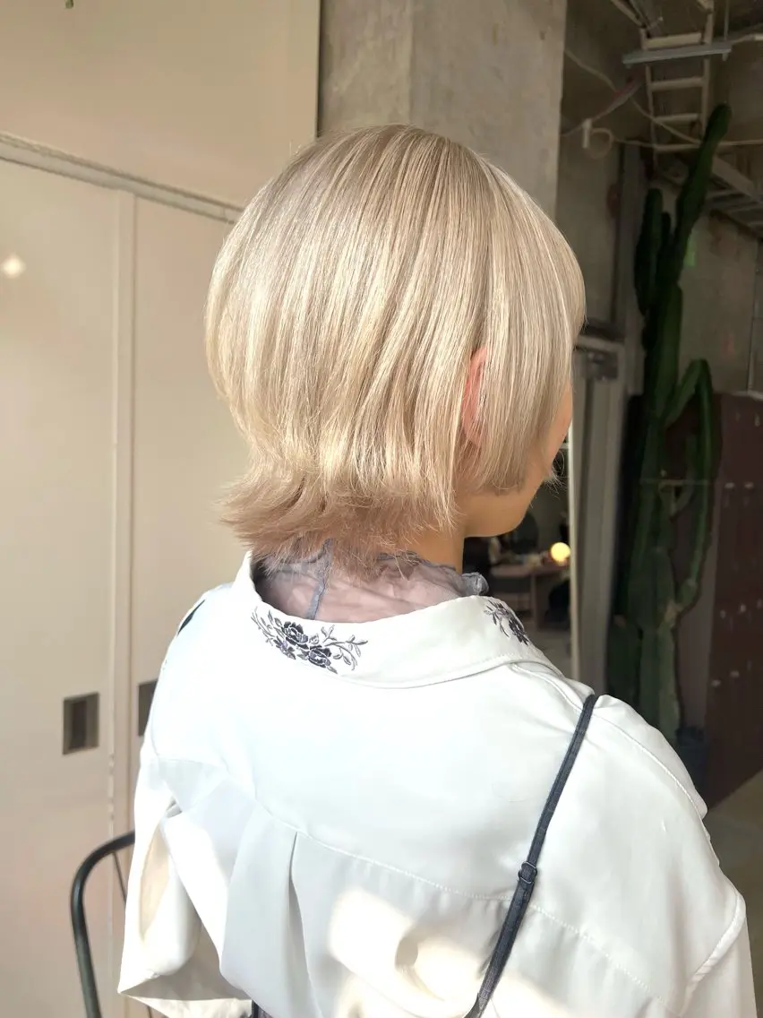 ショート カラー ブロンド ホワイトブロンド ヘアカラー トリートメント 韓国レイヤー🇰🇷 メンズ 細江美紅のヘアスタイル