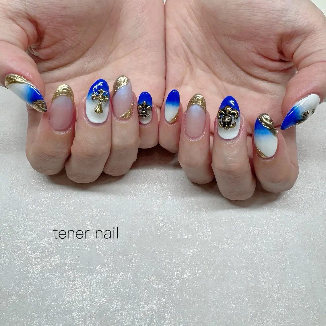 ネイル ブルー ホワイト ハンドネイル テネルネイル tener nailのネイルデザイン