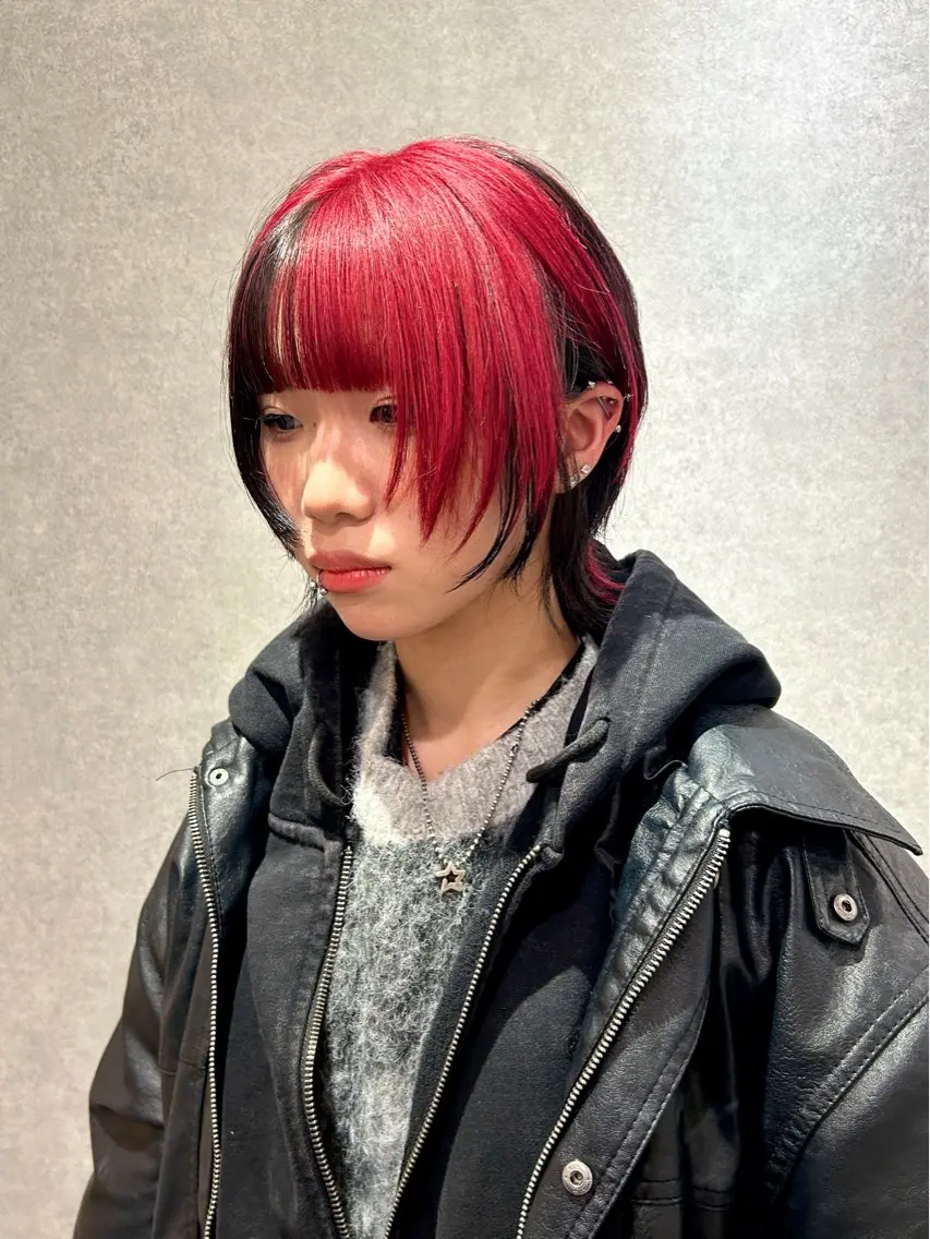 ショート カラー 黒髪 デザインカラー レッドカラー ショートヘア ウルフカット カット ヘアカラー トリートメント ウルフ/レイヤー /suzuhaのヘアスタイル