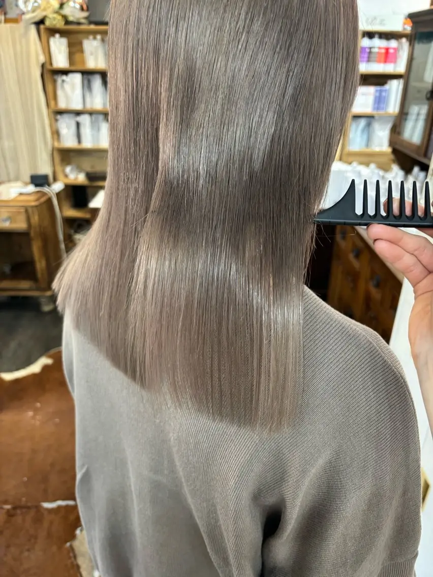 セミロング カラー 髪質改善 LOMARLIE JURIAのヘアスタイル