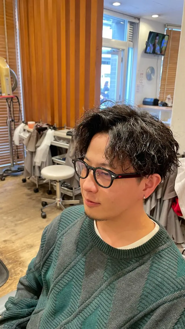 ショート パーマ メンズ 椿 大輔のヘアスタイル