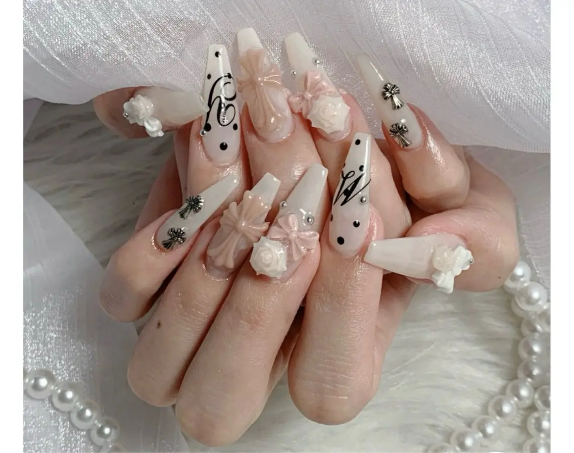 ネイル アートネイル ボルドー フレンチネイル ジェルネイル 氷ネイル・うるうるネイル ハンドネイル Julie NailSalonのネイルデザイン