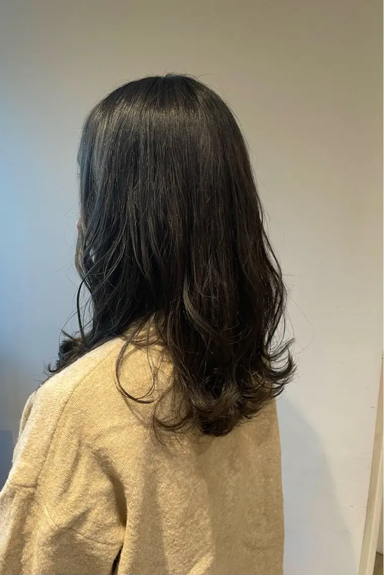 セミロング ハラ カヤコのヘアスタイル