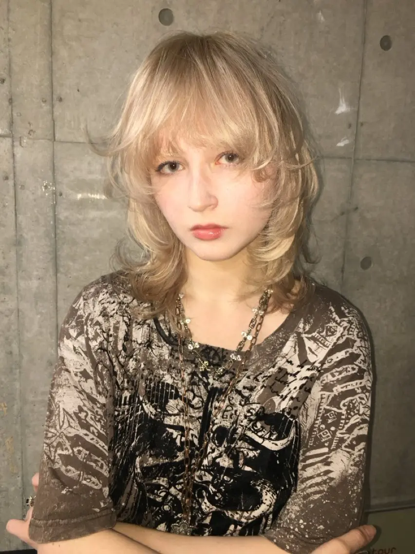 セミロング ヘアカラー ハイトーン/レイヤー /ダブルカラー/ノブのヘアスタイル