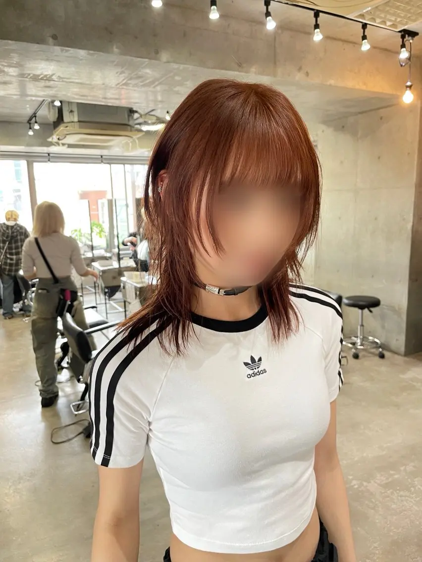 セミロング カラー ブラウンカラー オレンジ オレンジブラウン レイヤーカット 韓国タッセルカット レイヤーカットのヘアスタイル