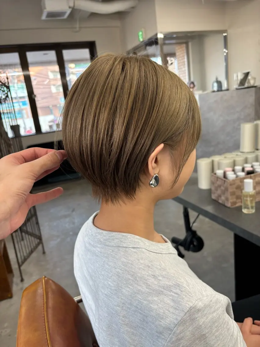 ショート カラー ブロンド ショートヘア nico 麻生 やまざきれいのヘアスタイル