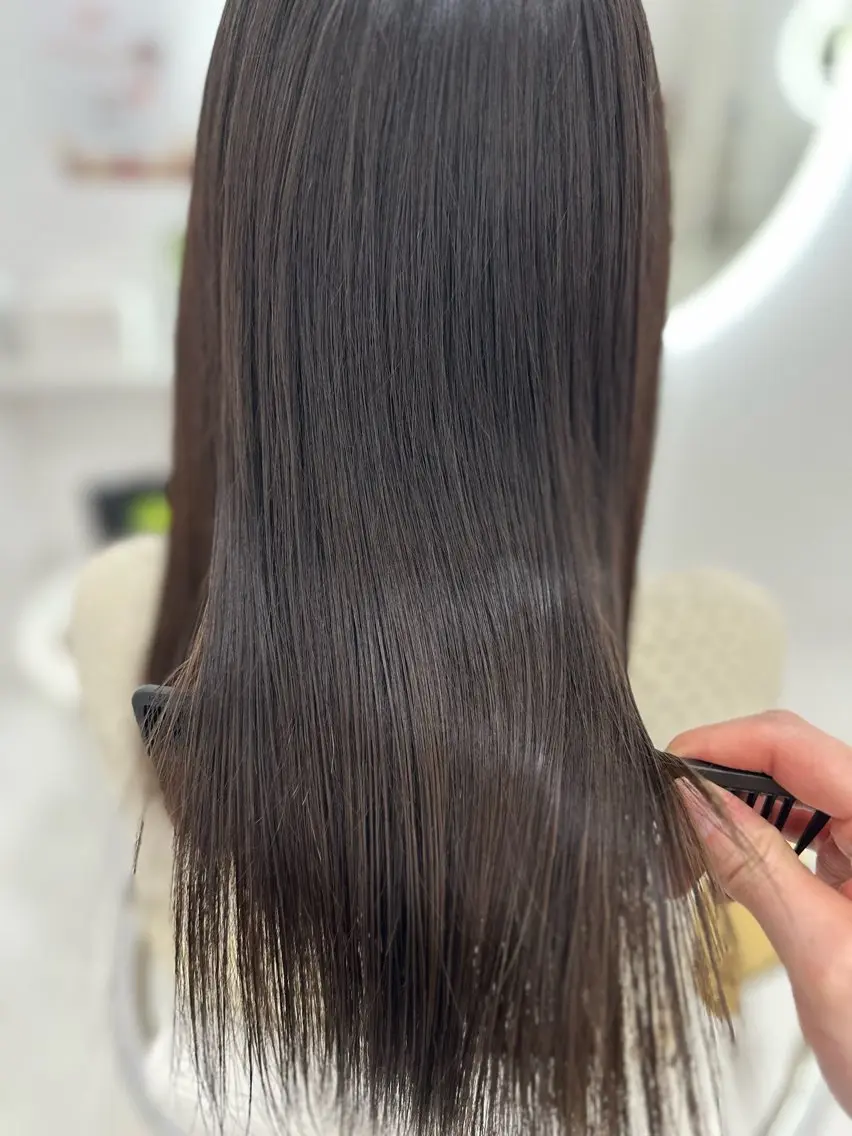 セミロング aini上本町 吉元直明のヘアスタイル