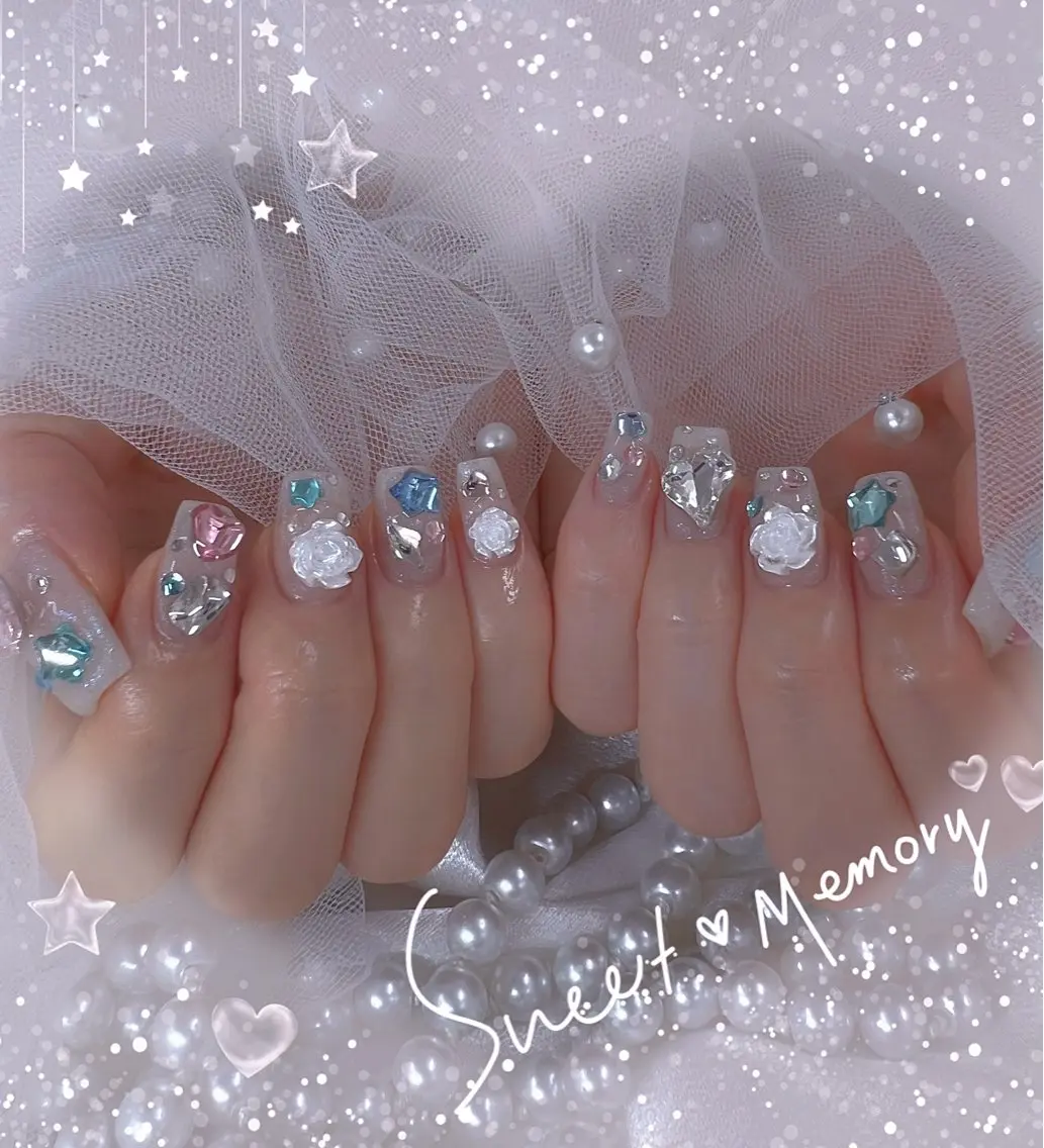ネイル チークネイル フレンチネイル ガーリー ガラスフレンチ グラデーション ハンドネイル Chill Nailsalonのネイルデザイン