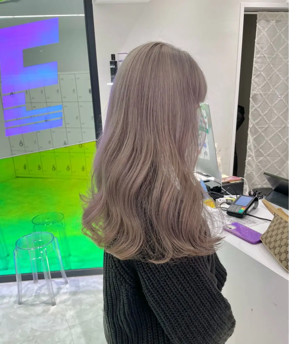 ロング カラー グレージュ カット ヘアカラー トリートメント 🎀ブリーチなし/ レイヤーカット🎀のヘアスタイル