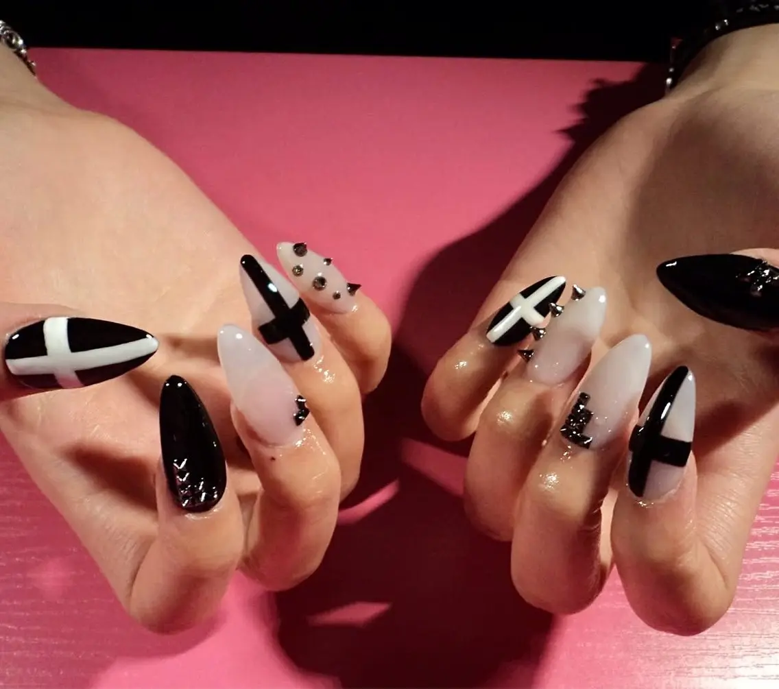 ネイル アートネイル フレンチネイル ジェルネイル 韓国ネイル ミラーネイル ハンドネイル Rin Nail 新大久保店のネイルデザイン