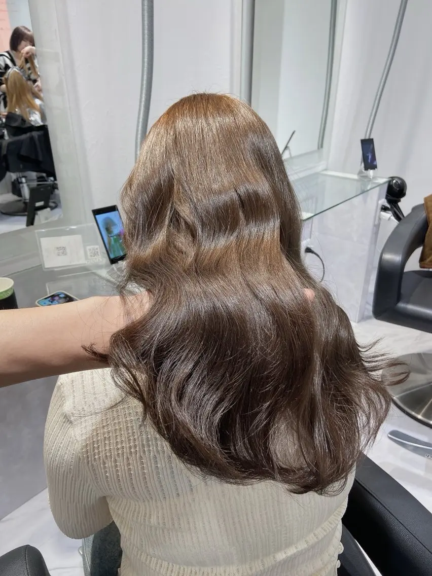 セミロング カラー センターパート特化 井上健太のヘアスタイル