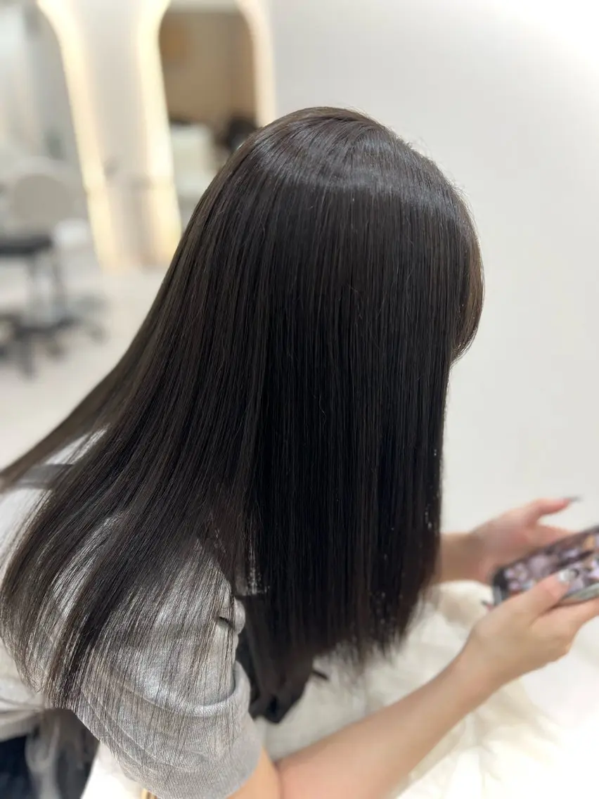セミロング カラー Zina aimiのヘアスタイル