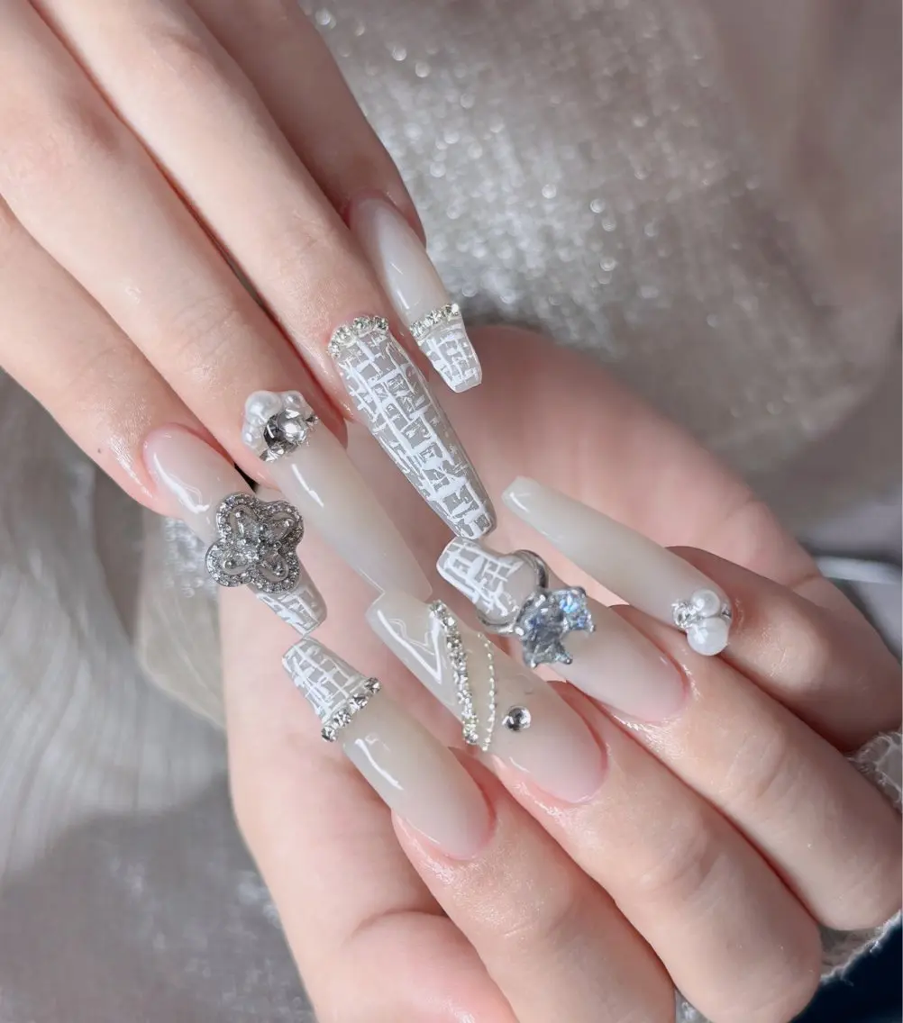 ネイル フレンチネイル ジェルネイル ハロウィン キラキラネイル 韓国ネイル H.baby Nail Salonのネイルデザイン