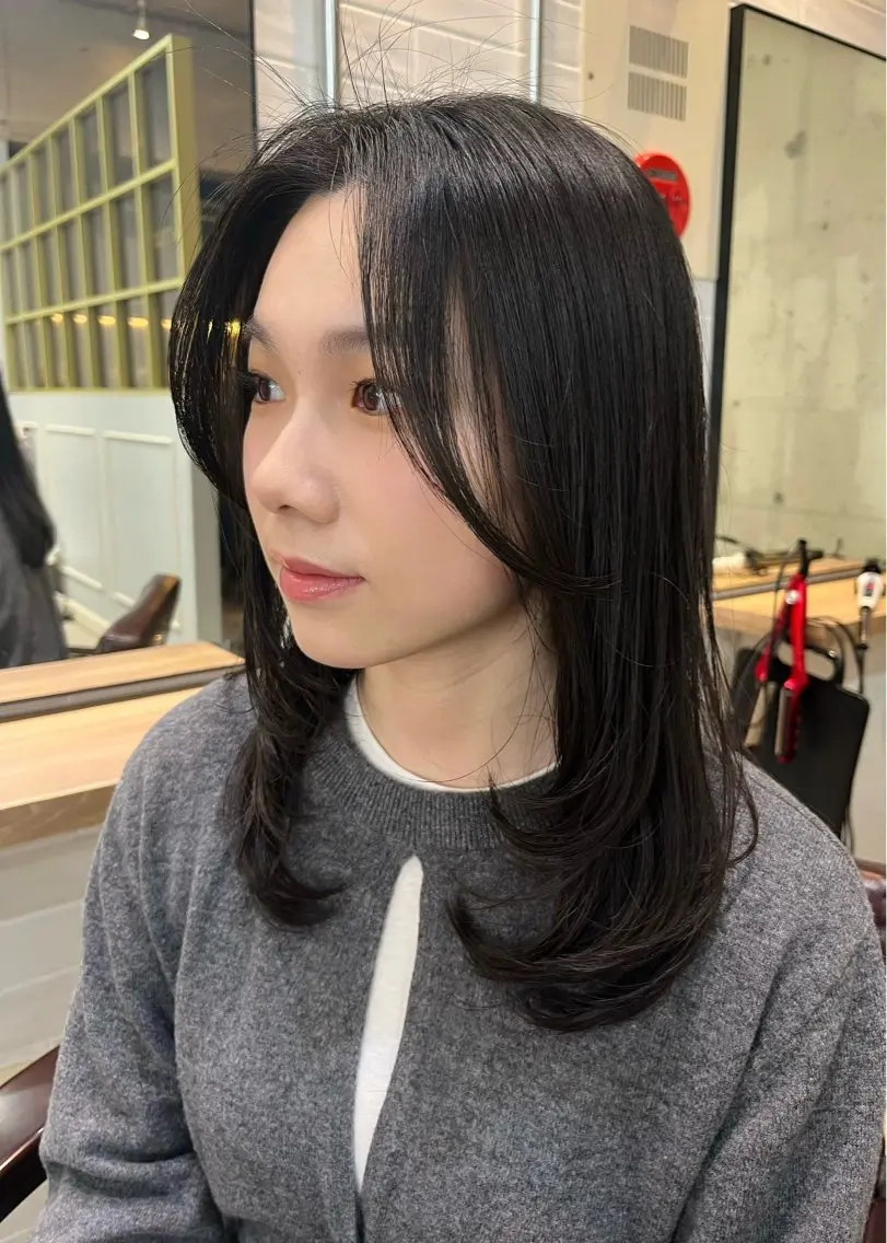 セミロング カット 🦩レイヤー|透明感 カラー🦩makoのヘアスタイル