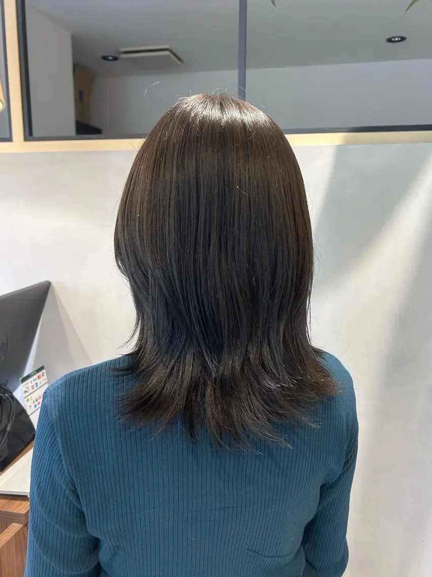 セミロング カラー ブリーチ ブラウンカラー 透明感カラー ハイライトカラー オリーブブラウン ヘアカラー 大宮/髪質改善 /女性スタッフのみのヘアスタイル
