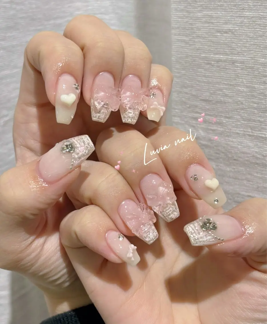 ネイル キラキラネイル 韓国ネイル ピンク リボン ワンホンネイル ハンドネイル 🧸Luvia nail✨のネイルデザイン