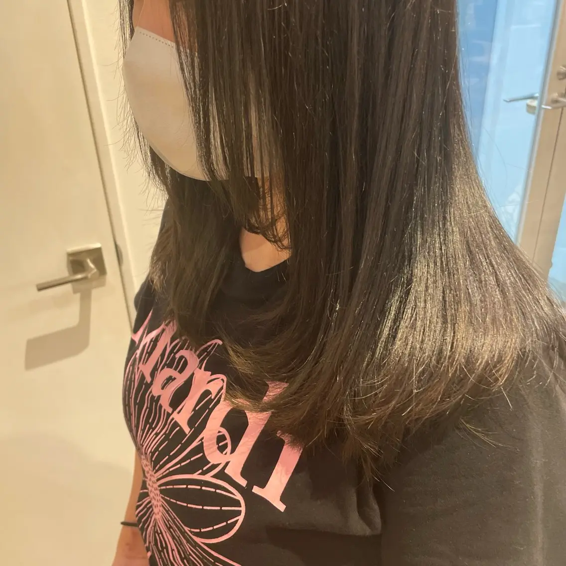 ミディアム 顔周りカット レイヤーカット 青木 咲歩のヘアスタイル