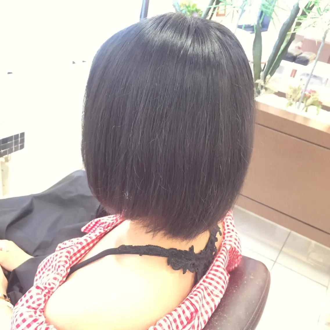 ショート ミディアム カラー 透明感カラー ダークグレー 大平 美沙のヘアスタイル
