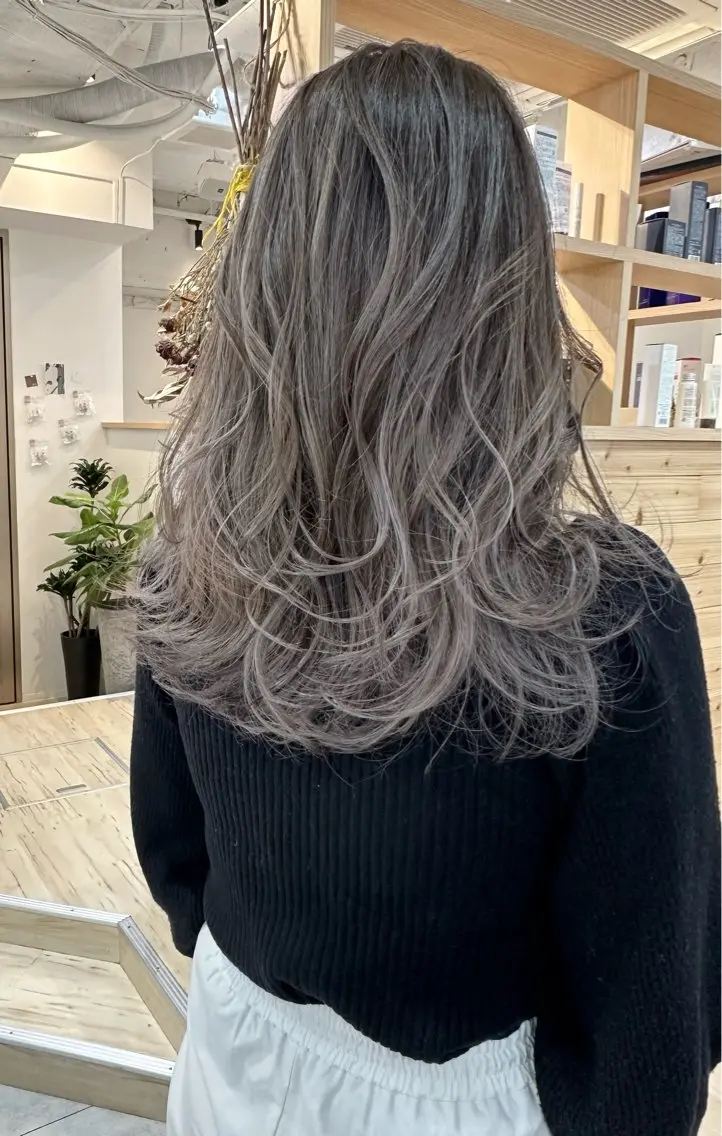 ロング カラー バレイヤージュ レイヤーカット ヘアカラー トリートメント 木下大地 HAIR  Oneのヘアスタイル