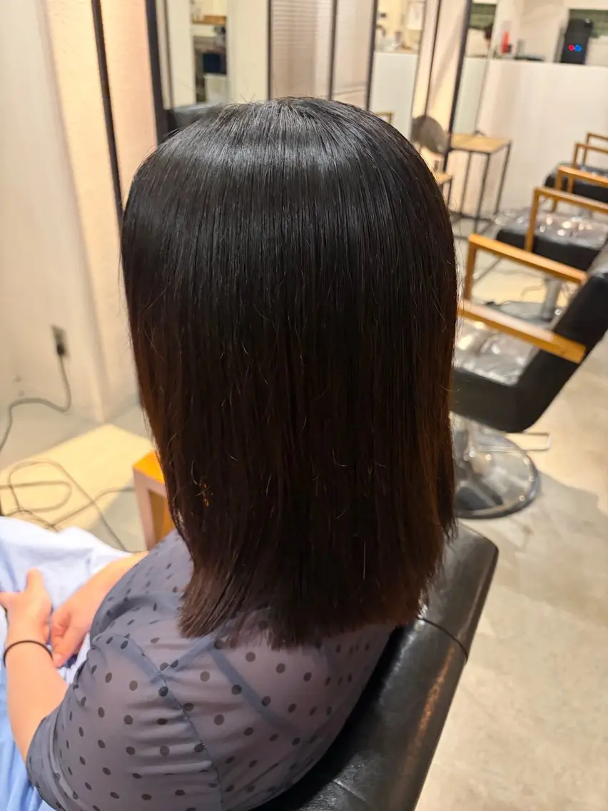 セミロング 縮毛矯正 艶透明感カラー/ 暖色カラー/髪質改善のヘアスタイル