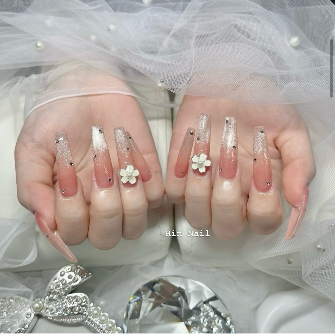 ネイル アニマル柄 ブラウン チークネイル ドット フットネイル ハンドネイル HIN NAILのネイルデザイン