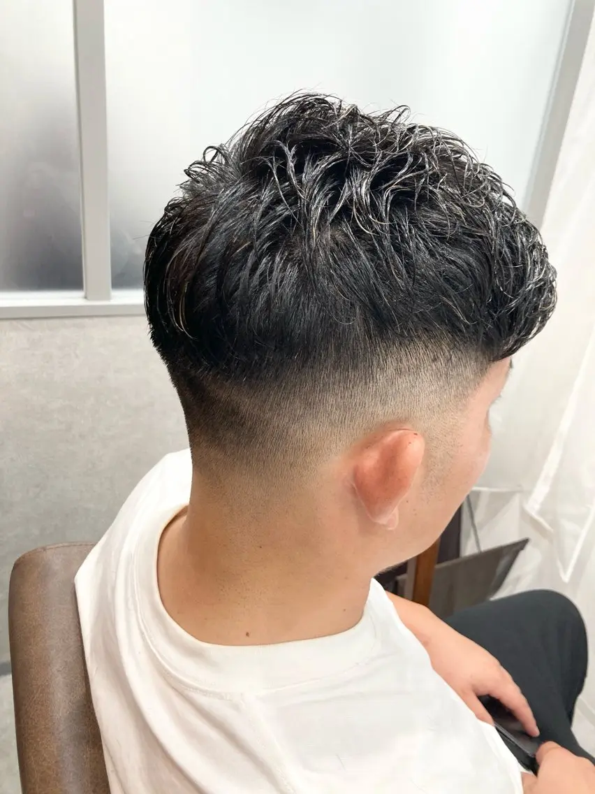 ショート パーマ メンズ フェードカット メンズパーマ パーマ職人 矢部絢一のヘアスタイル