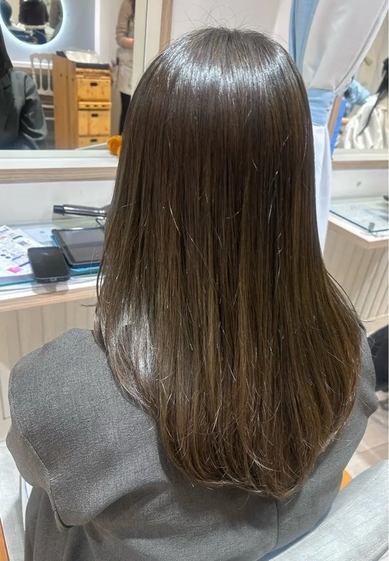 ロング カラー オリーブカラー カット ヘアカラー トリートメント 大川 夏実のヘアスタイル