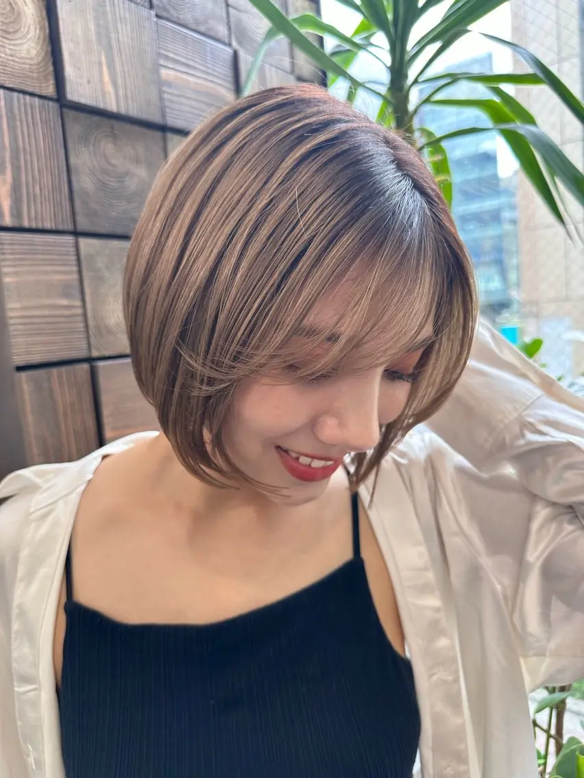 ショート カット ヘアカラー 齊藤政太 顔周り カット 透明感カラーのヘアスタイル