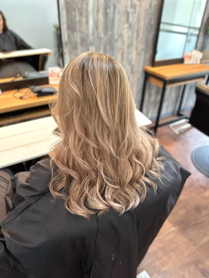 セミロング カラー ブロンド ピンクカラー カット ヘアカラー トリートメント Luzir⭐︎ GEN⭐︎のヘアスタイル
