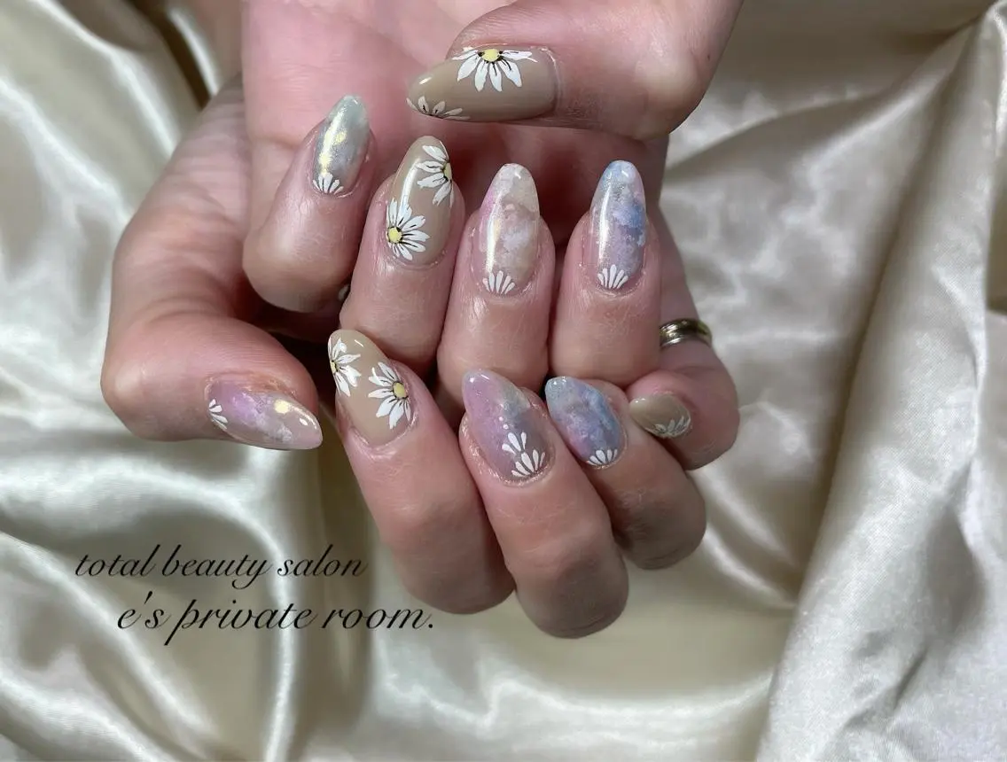 ネイル LAVISH 大和店 🤱子連れ大歓迎のネイルデザイン