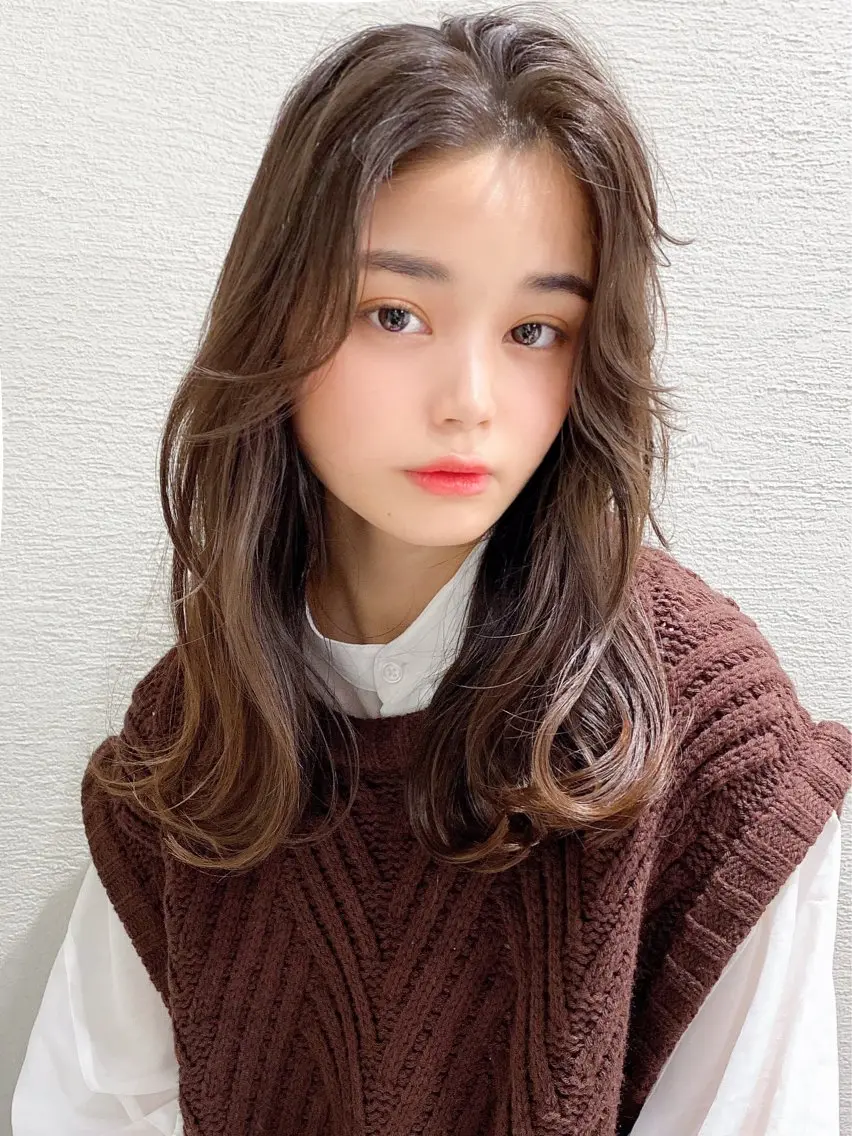セミロング カラー ベージュカラー ブラウンカラー グレージュ 韓国風ヘア レイヤーカット カット ヘアカラー トリートメント 山﨑 翼のヘアスタイル