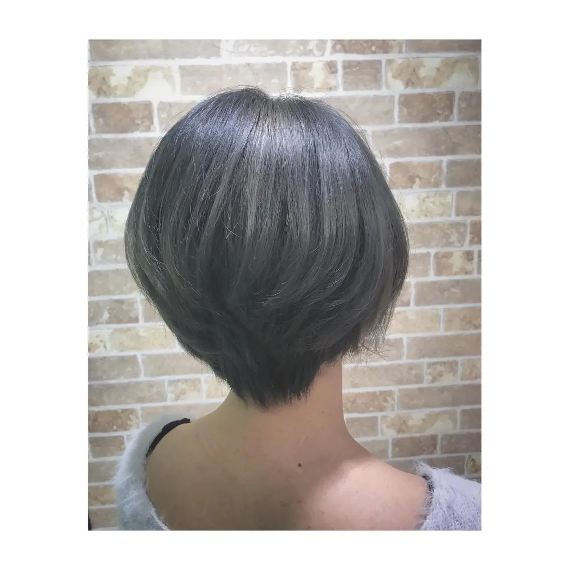 ショート カラー ブリーチ シルバー 中野 竜介のヘアスタイル