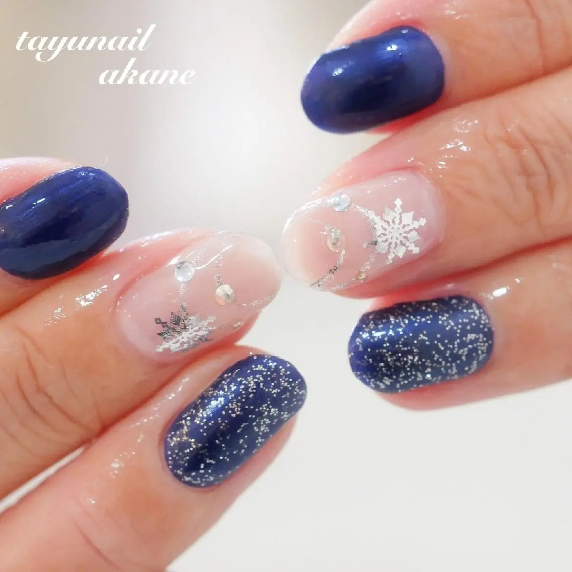 ネイル ブルー ジェルネイル キラキラネイル ネイビー パラジェル ネイルサロン 【たゆnail】のネイルデザイン