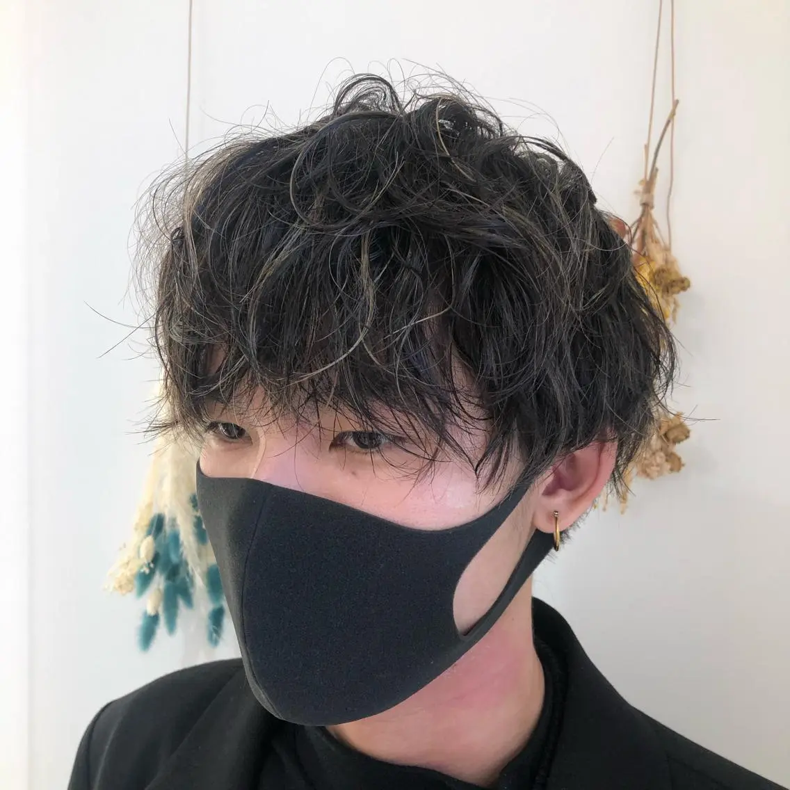 カラー メンズ メンズハイライト メンズメッシュ 黒髪 ハイライトカラー メッシュ 松永 梨央のヘアスタイル