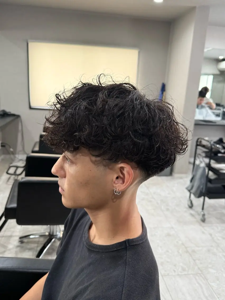 パーマ メンズ メンズパーマ スパイラルパーマ カット パーマ 白石 海斗のヘアスタイル