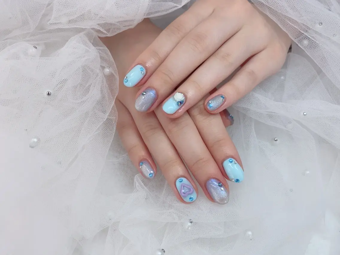 ネイル 水色 ストーンネイル ワンホンネイル ハンドネイル ハンドケア 心斎橋Salon Epokkuのネイルデザイン