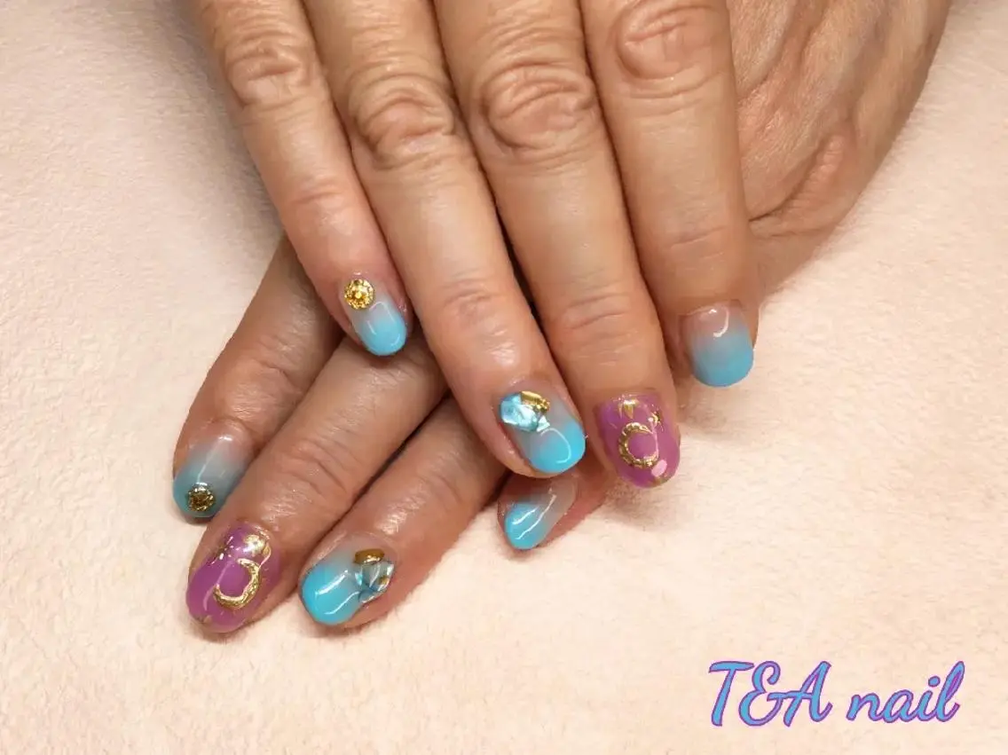 ネイル ショート ショートヘア 長さ出し ジェルネイル 水色 ニュアンスネイル T&A nailのネイルデザイン